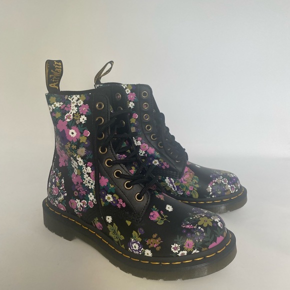 Women’s Dr. Martens Combat Boots, US size 6, (NWT) - Picture 3 of 6